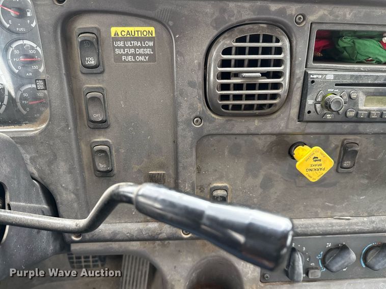 image for item ED5613 2009 Freightliner M2  truck cab and chassis