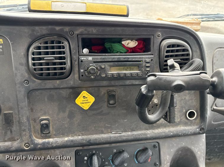 image for item ED5613 2009 Freightliner M2  truck cab and chassis