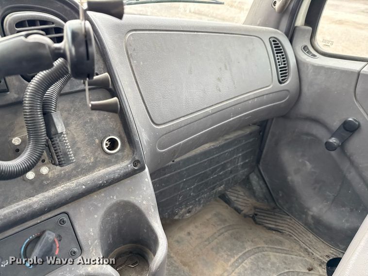 image for item ED5613 2009 Freightliner M2  truck cab and chassis