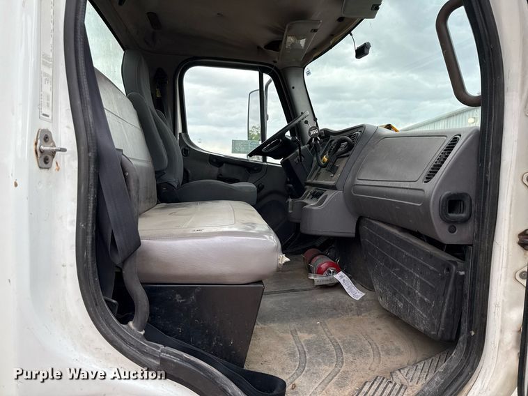 image for item ED5613 2009 Freightliner M2  truck cab and chassis