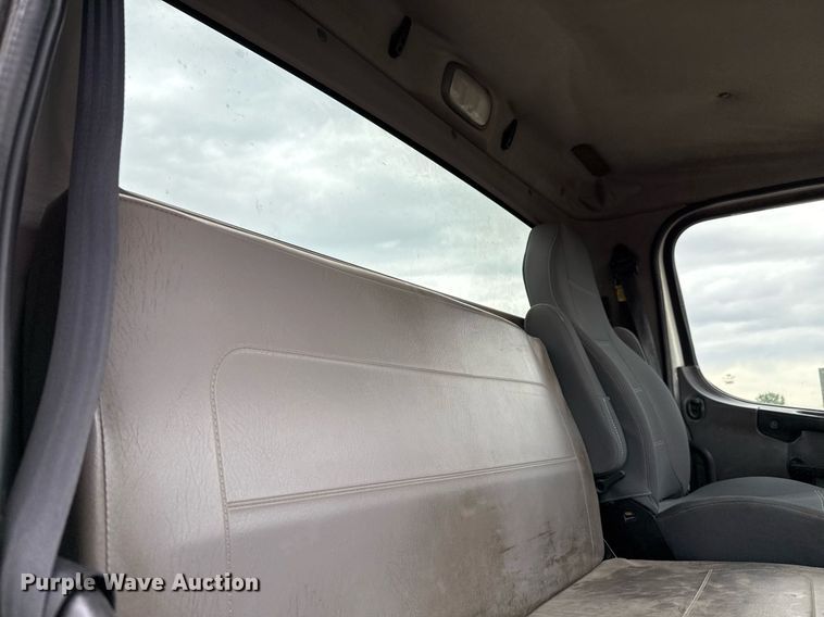 image for item ED5613 2009 Freightliner M2  truck cab and chassis