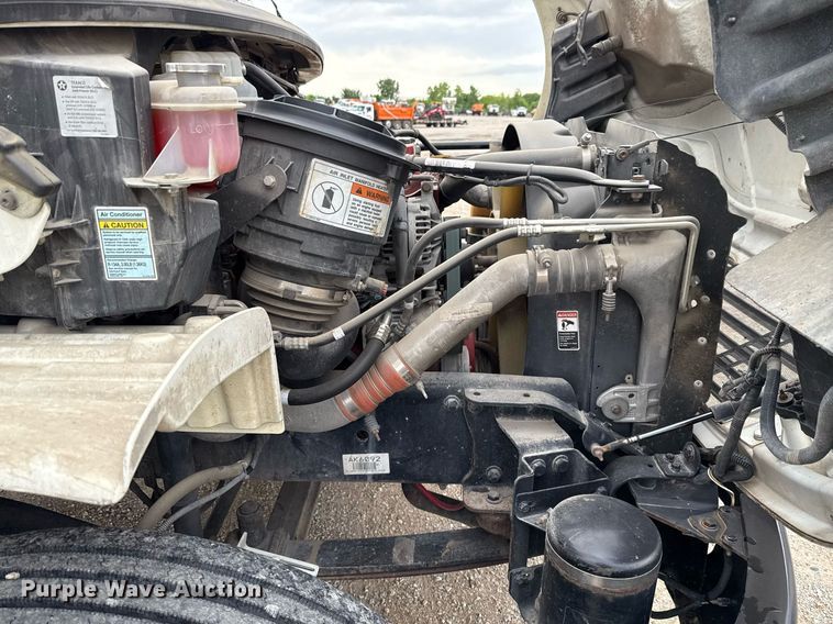 image for item ED5613 2009 Freightliner M2  truck cab and chassis