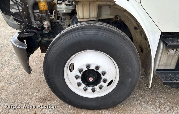 image for item ED5613 2009 Freightliner M2  truck cab and chassis