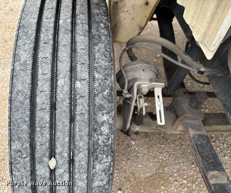 image for item ED5613 2009 Freightliner M2  truck cab and chassis