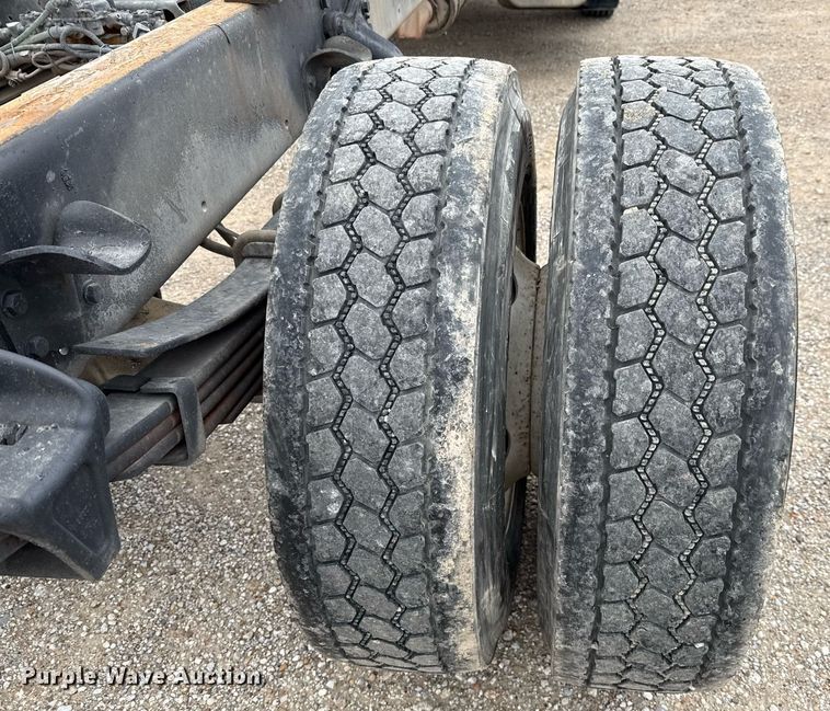 image for item ED5613 2009 Freightliner M2  truck cab and chassis