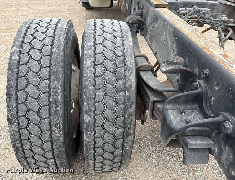 image for item ED5613 2009 Freightliner M2  truck cab and chassis