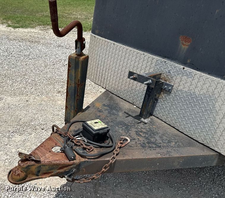 image for item ED5684 2002 W-W enclosed cargo trailer