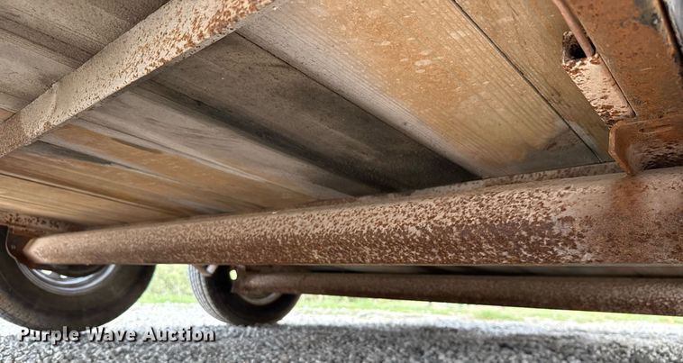 image for item ED5684 2002 W-W enclosed cargo trailer