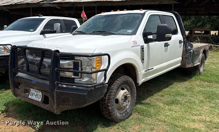 image for item ED5699 2017 Ford F350 Super Duty Crew Cab flatbed pickup truck