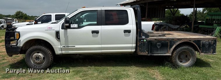 image for item ED5699 2017 Ford F350 Super Duty Crew Cab flatbed pickup truck