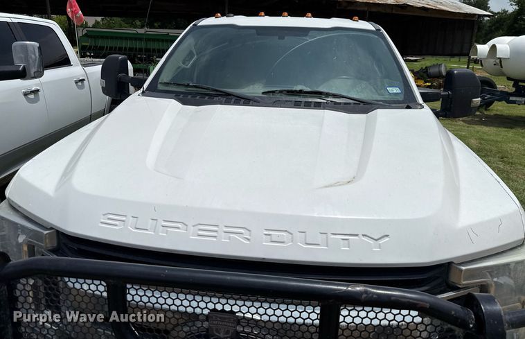 image for item ED5699 2017 Ford F350 Super Duty Crew Cab flatbed pickup truck