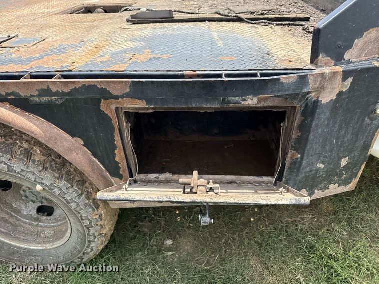 image for item ED5699 2017 Ford F350 Super Duty Crew Cab flatbed pickup truck