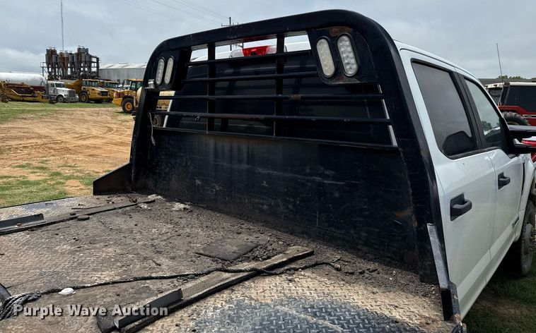 image for item ED5699 2017 Ford F350 Super Duty Crew Cab flatbed pickup truck