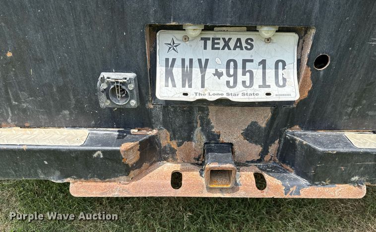 image for item ED5699 2017 Ford F350 Super Duty Crew Cab flatbed pickup truck