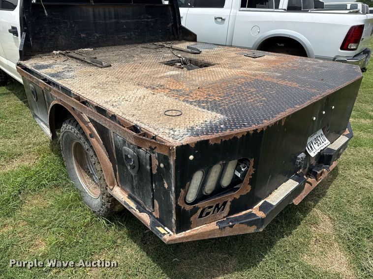 image for item ED5699 2017 Ford F350 Super Duty Crew Cab flatbed pickup truck