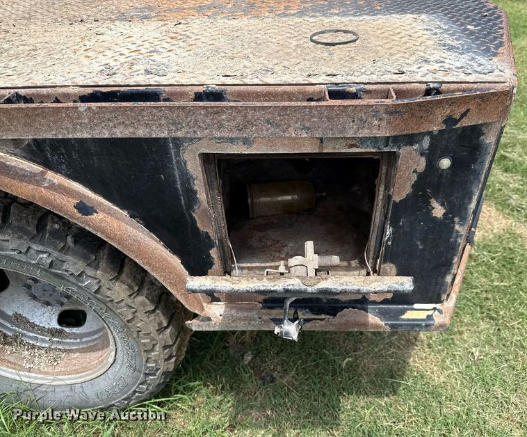 image for item ED5699 2017 Ford F350 Super Duty Crew Cab flatbed pickup truck