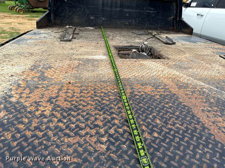 image for item ED5699 2017 Ford F350 Super Duty Crew Cab flatbed pickup truck