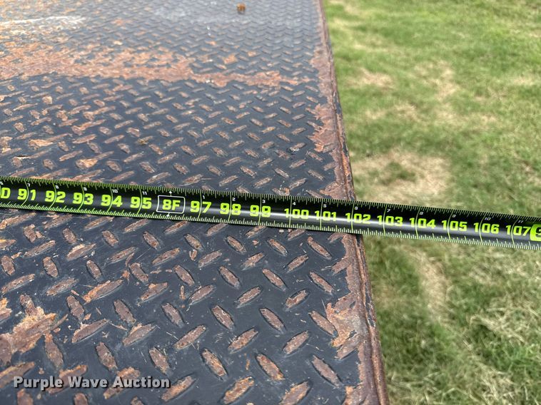 image for item ED5699 2017 Ford F350 Super Duty Crew Cab flatbed pickup truck