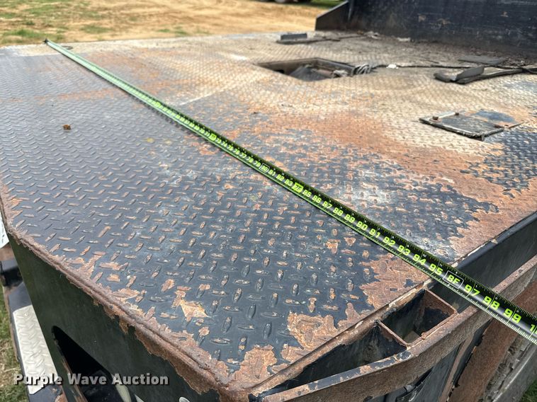 image for item ED5699 2017 Ford F350 Super Duty Crew Cab flatbed pickup truck