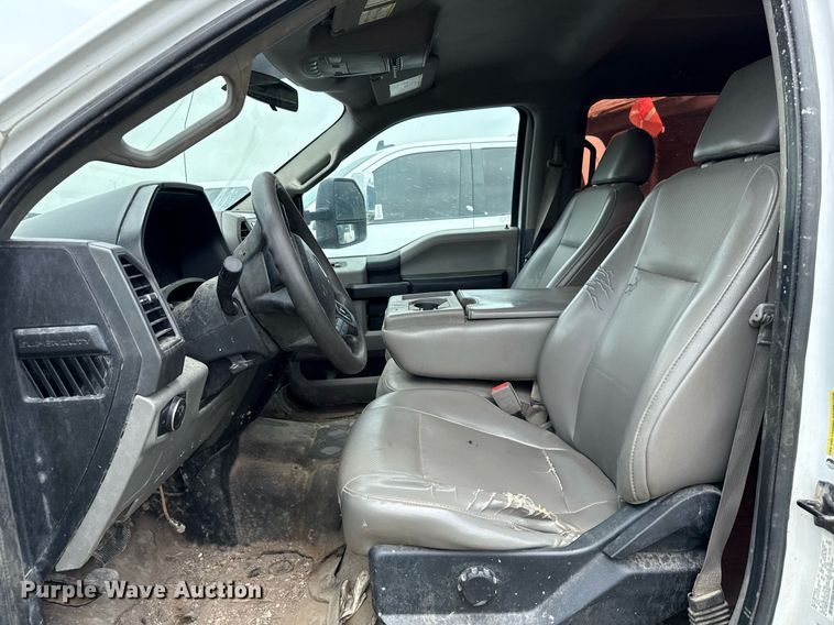 image for item ED5699 2017 Ford F350 Super Duty Crew Cab flatbed pickup truck