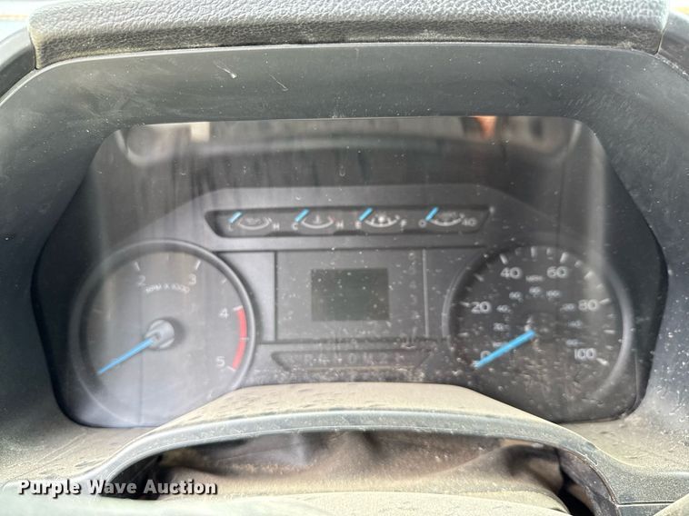 image for item ED5699 2017 Ford F350 Super Duty Crew Cab flatbed pickup truck