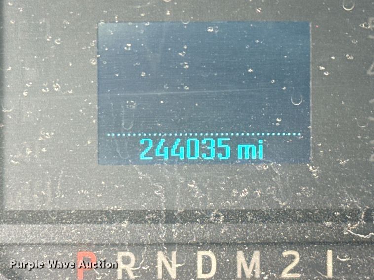 image for item ED5699 2017 Ford F350 Super Duty Crew Cab flatbed pickup truck