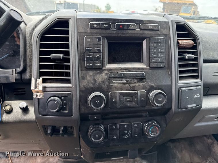 image for item ED5699 2017 Ford F350 Super Duty Crew Cab flatbed pickup truck