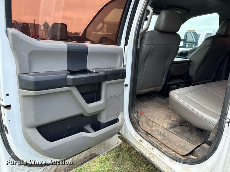 image for item ED5699 2017 Ford F350 Super Duty Crew Cab flatbed pickup truck