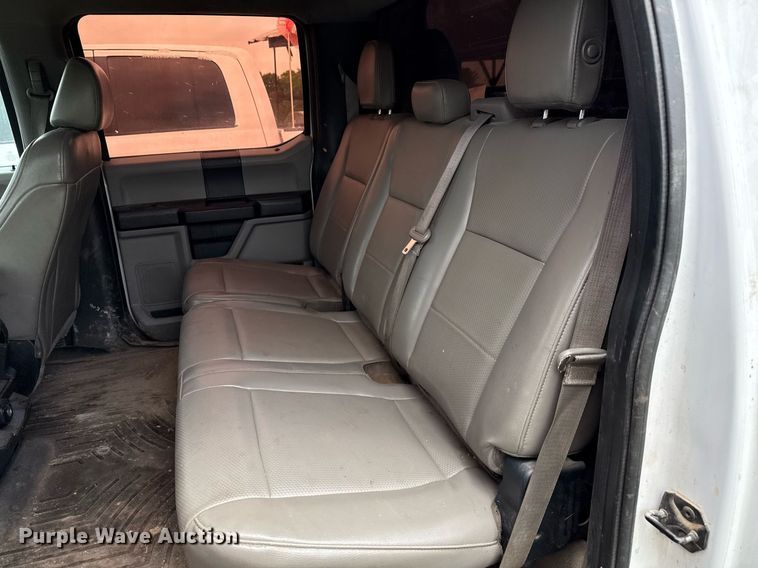 image for item ED5699 2017 Ford F350 Super Duty Crew Cab flatbed pickup truck