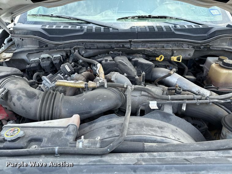 image for item ED5699 2017 Ford F350 Super Duty Crew Cab flatbed pickup truck