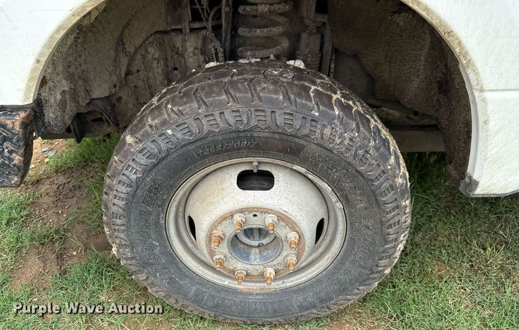 image for item ED5699 2017 Ford F350 Super Duty Crew Cab flatbed pickup truck