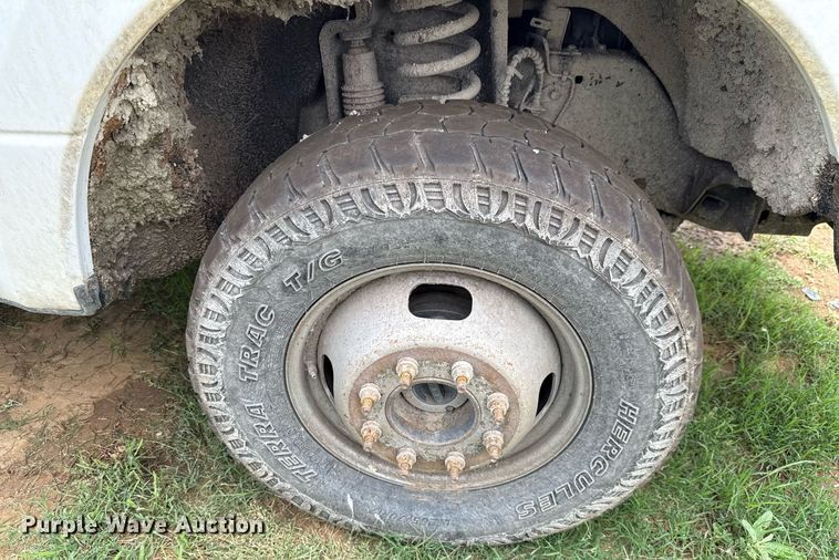 image for item ED5699 2017 Ford F350 Super Duty Crew Cab flatbed pickup truck