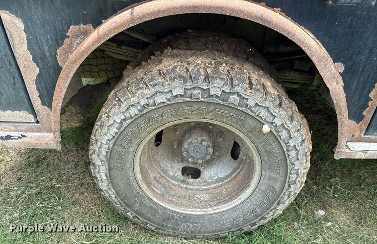 image for item ED5699 2017 Ford F350 Super Duty Crew Cab flatbed pickup truck