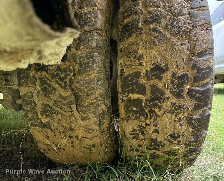 image for item ED5699 2017 Ford F350 Super Duty Crew Cab flatbed pickup truck