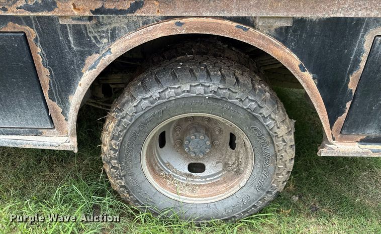 image for item ED5699 2017 Ford F350 Super Duty Crew Cab flatbed pickup truck