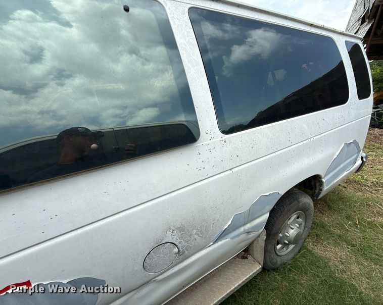 image for item ED5705 1995 Ford Club Wagon  van