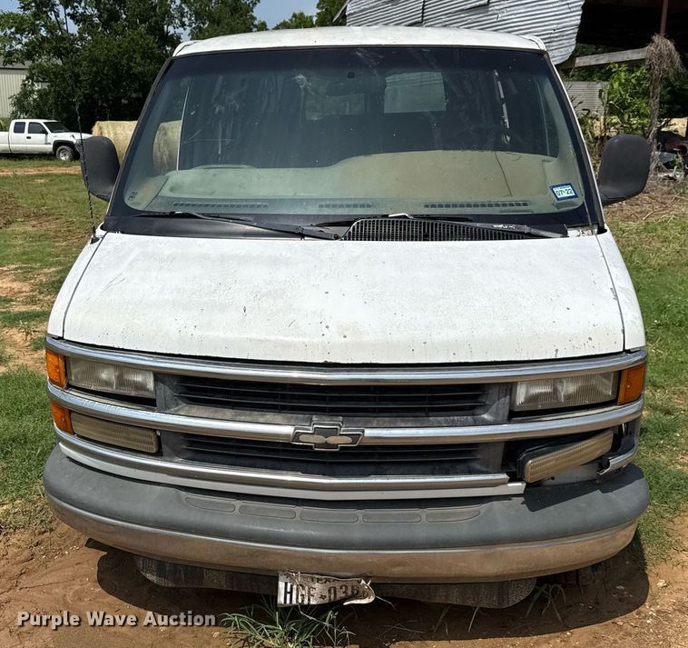 image for item ED5706 2001 Chevrolet Express 3500 van