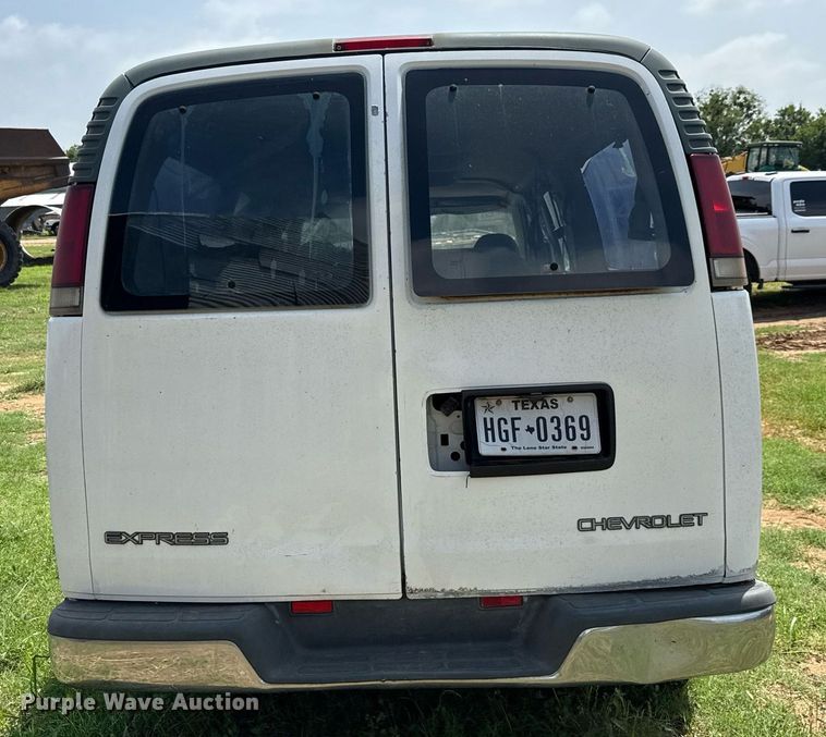 image for item ED5706 2001 Chevrolet Express 3500 van