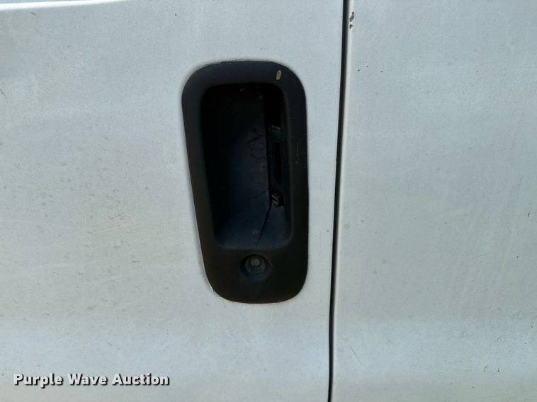 image for item ED5706 2001 Chevrolet Express 3500 van