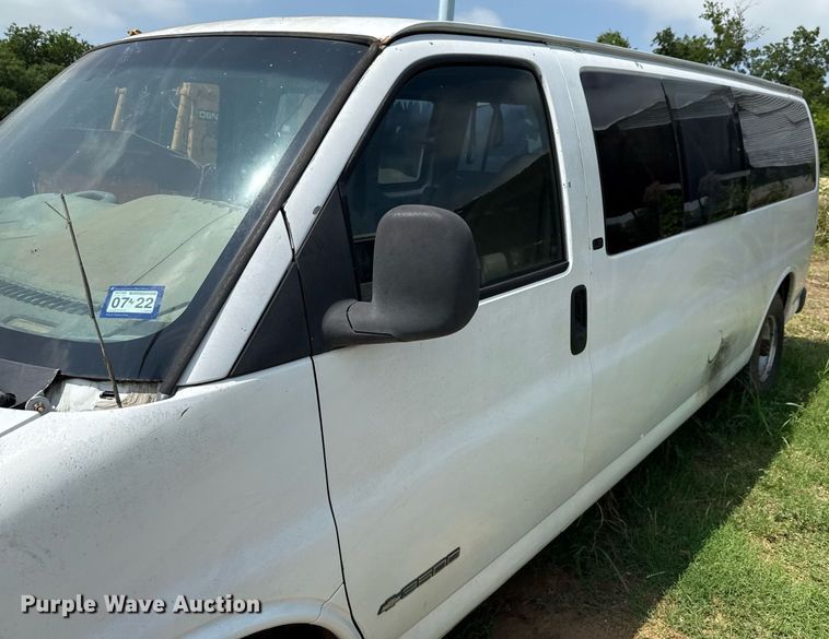image for item ED5706 2001 Chevrolet Express 3500 van