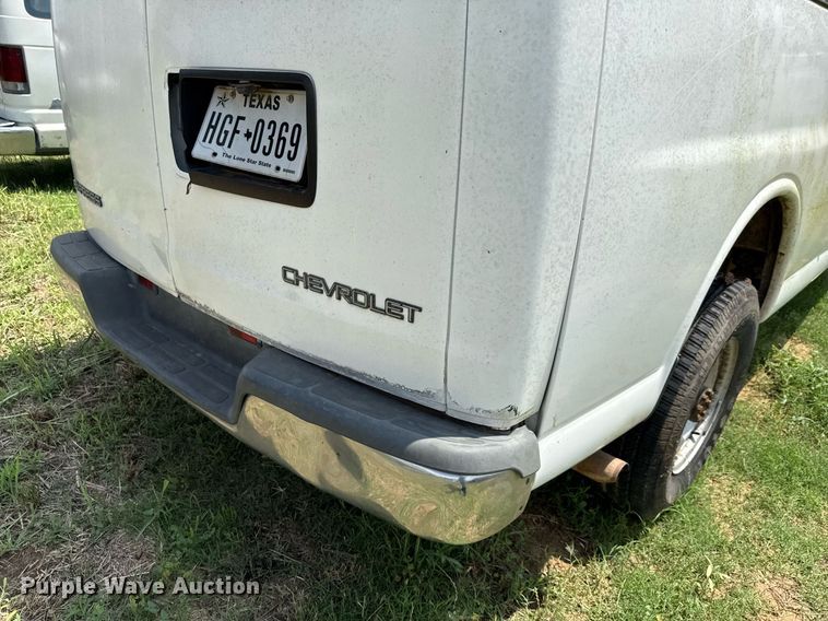 image for item ED5706 2001 Chevrolet Express 3500 van