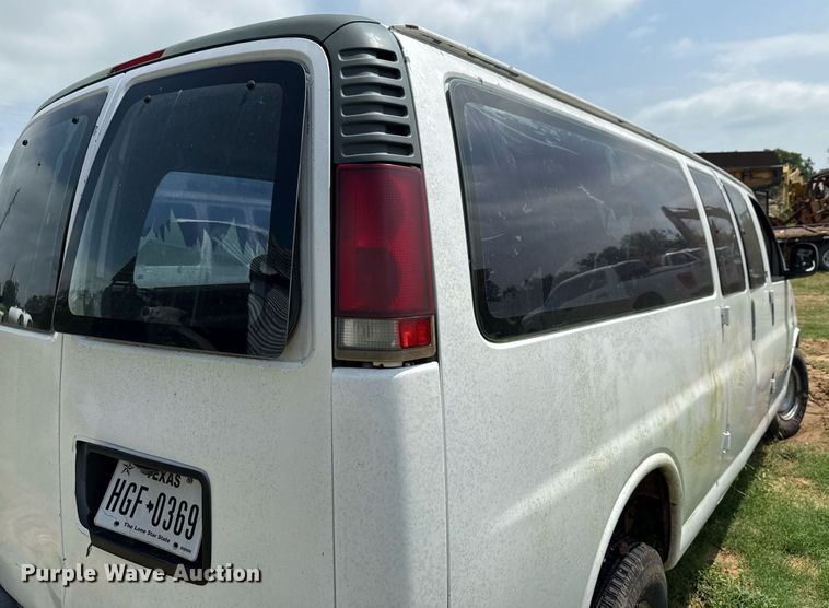 image for item ED5706 2001 Chevrolet Express 3500 van