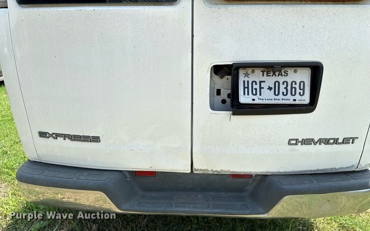 image for item ED5706 2001 Chevrolet Express 3500 van