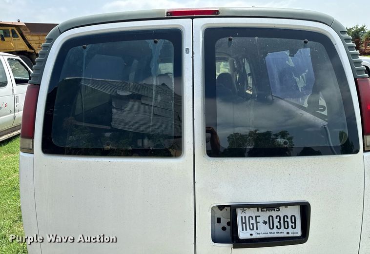image for item ED5706 2001 Chevrolet Express 3500 van