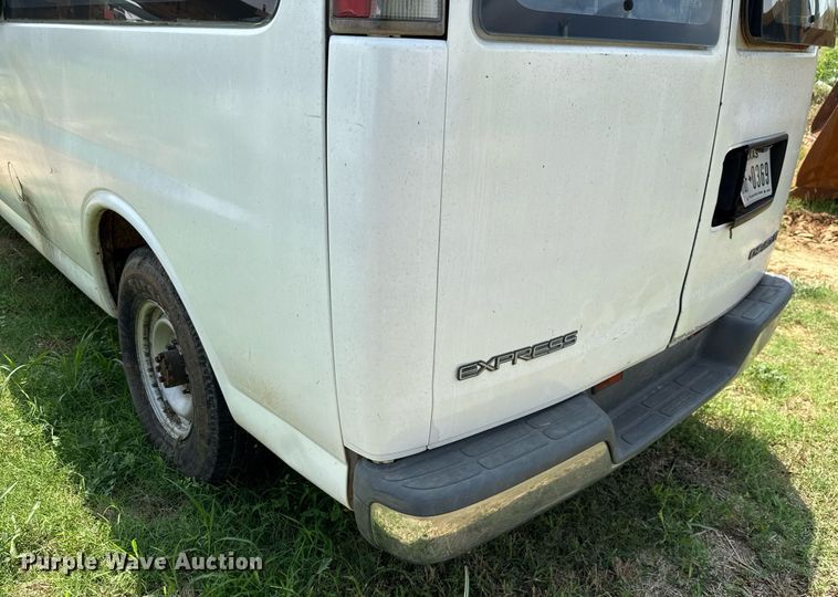 image for item ED5706 2001 Chevrolet Express 3500 van