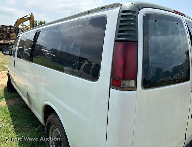 image for item ED5706 2001 Chevrolet Express 3500 van