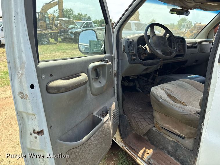 image for item ED5706 2001 Chevrolet Express 3500 van