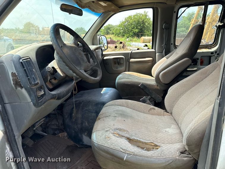 image for item ED5706 2001 Chevrolet Express 3500 van