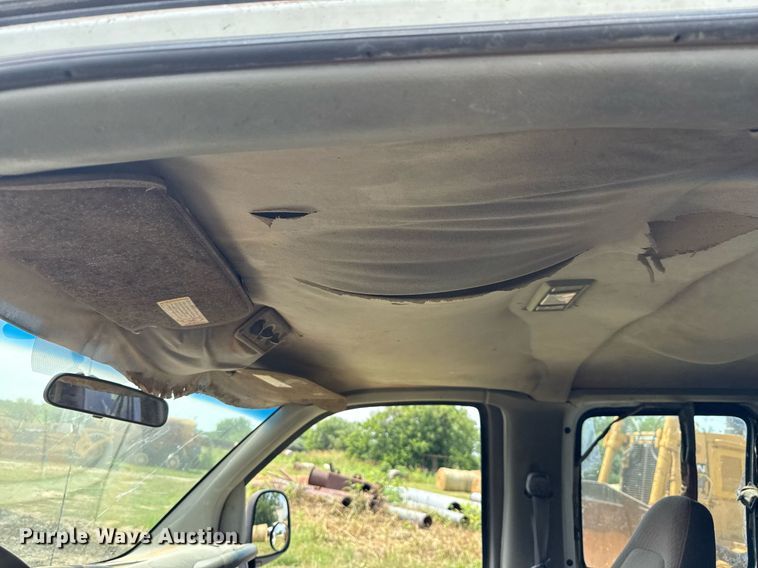 image for item ED5706 2001 Chevrolet Express 3500 van