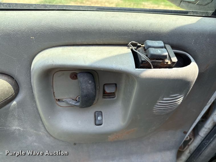 image for item ED5706 2001 Chevrolet Express 3500 van